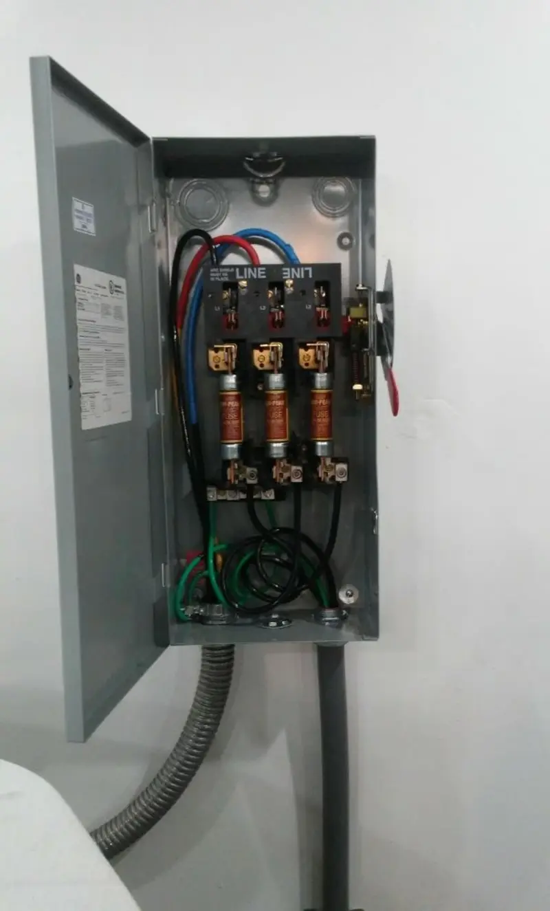 Three-phase disconnect switch installed for Smoke Detector Installation in Gainesville